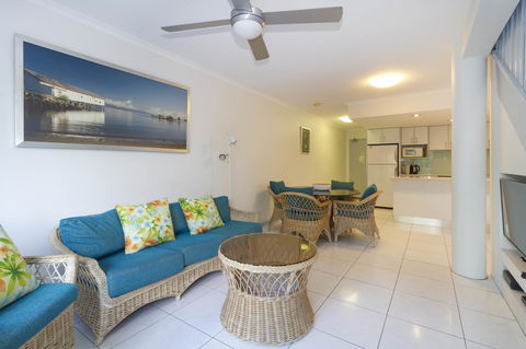 The White House Port Douglas - Dalby Accommodation 24