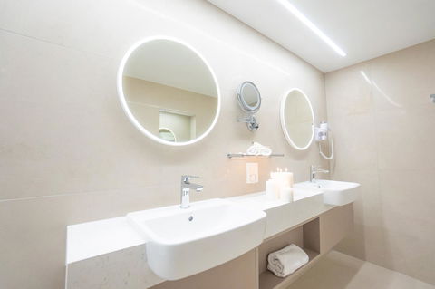 Pacific Hotel Cairns - Dalby Accommodation 24