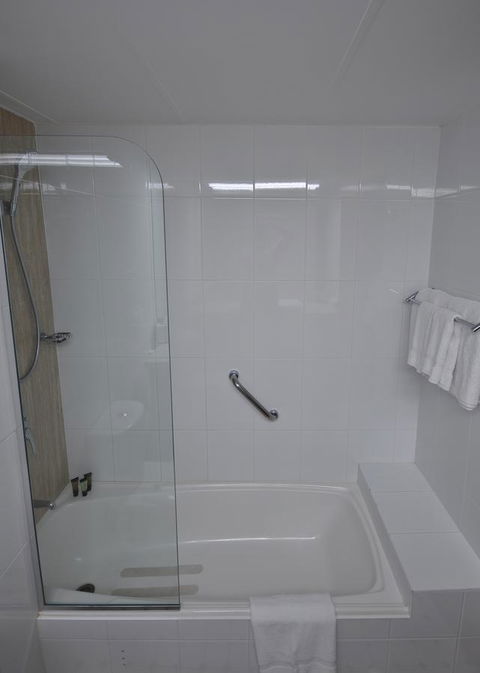 Pacific Hotel Cairns - Dalby Accommodation 40