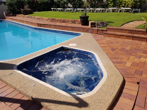 Surfers Chalet - Dalby Accommodation 26