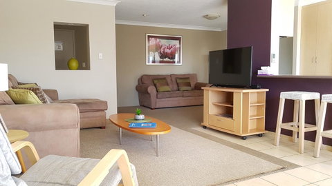 Surfers Chalet - Dalby Accommodation 18