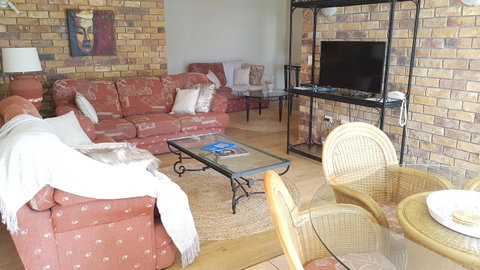Surfers Chalet - Dalby Accommodation 24