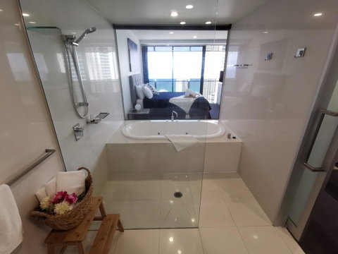 Circle Luxury Holidays - Dalby Accommodation 11