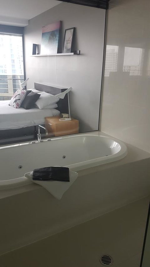 Circle Luxury Holidays - Dalby Accommodation 17