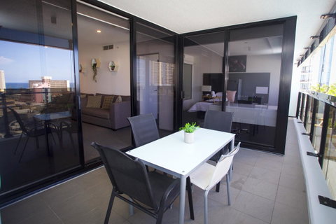 Circle Luxury Holidays - Dalby Accommodation 3