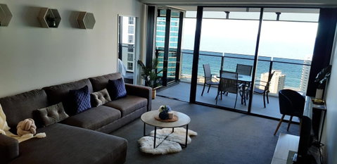 Circle Luxury Holidays - Dalby Accommodation 14