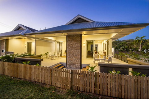 Reflections Amber Villa 3 - Dalby Accommodation 9