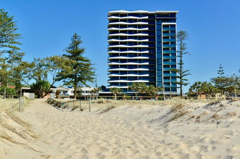 Iconic Kirra Beach Resort - Dalby Accommodation 7
