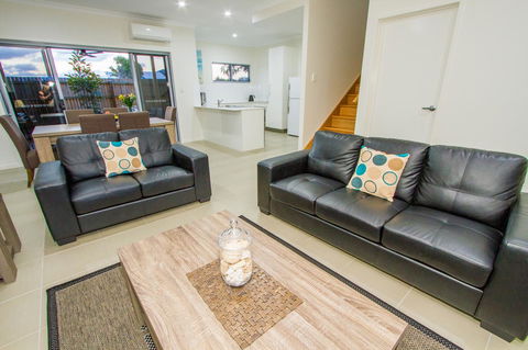 Agnes Sails - Dalby Accommodation 0