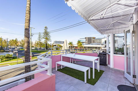 The Pink Hotel Coolangatta - Dalby Accommodation 6