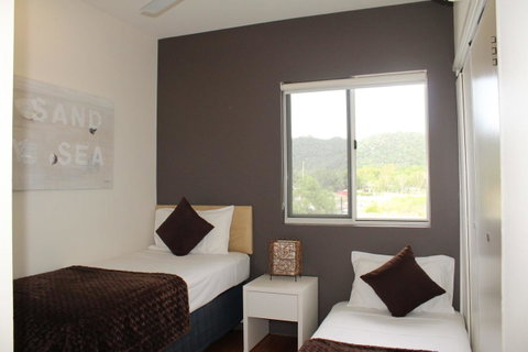 Beachside Apartment 17 - Dalby Accommodation 3