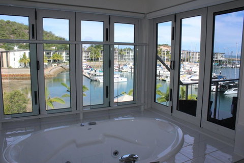 Beachside Apartment 17 - Dalby Accommodation 1