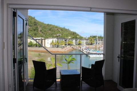 Beachside Apartment 17 - Dalby Accommodation 2