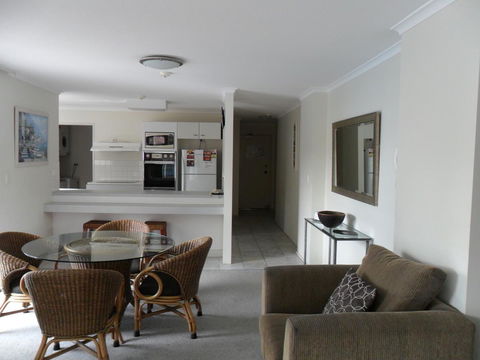 Grosvenor Beachfront Apartments Surfers Paradise - Dalby Accommodation 5