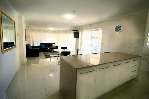 Grosvenor Beachfront Apartments Surfers Paradise - Dalby Accommodation 3