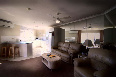 Grosvenor Beachfront Apartments Surfers Paradise - Dalby Accommodation 9