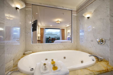 Imperial Hotel Gold Coast - Dalby Accommodation 6