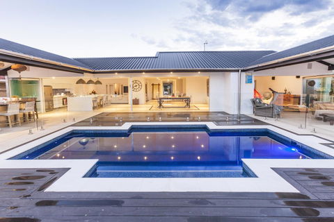 Rumrunner Resort - Dalby Accommodation 3