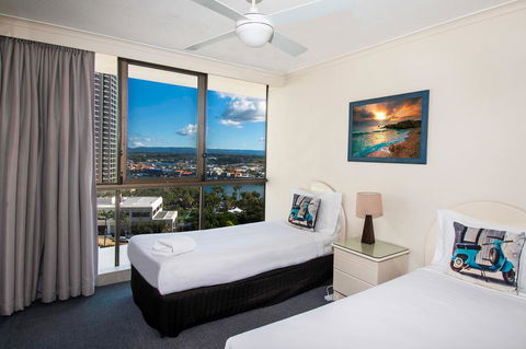 Seacrest Beachfront Apartments Surfers Paradise - Dalby Accommodation 18