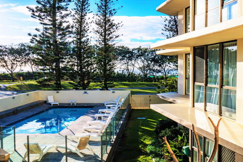 Seacrest Beachfront Apartments Surfers Paradise - Dalby Accommodation 40