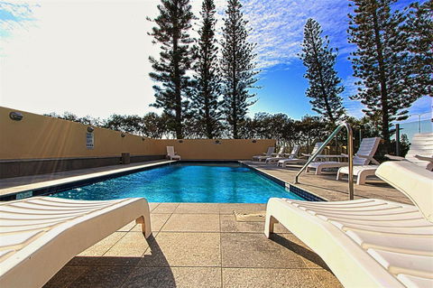 Seacrest Beachfront Apartments Surfers Paradise - Dalby Accommodation 5