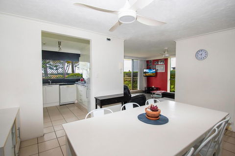 Seacrest Beachfront Apartments Surfers Paradise - Dalby Accommodation 14