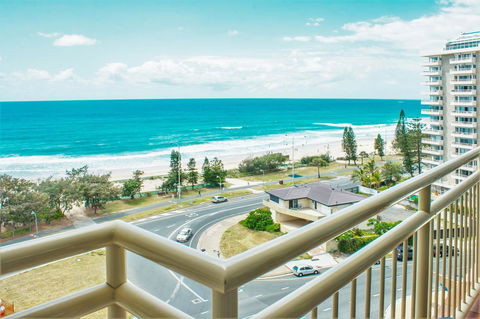 Seacrest Beachfront Apartments Surfers Paradise - Dalby Accommodation 11