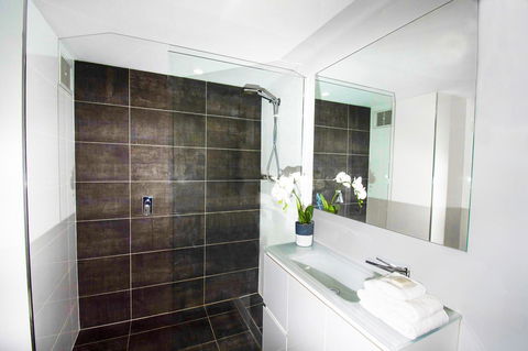 Seacrest Beachfront Apartments Surfers Paradise - Dalby Accommodation 22