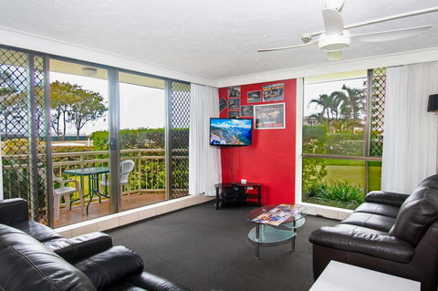 Seacrest Beachfront Apartments Surfers Paradise - Dalby Accommodation 9