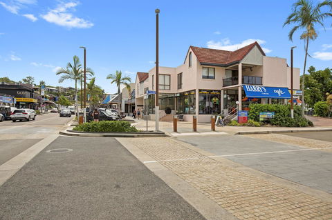 Montipora Unit 3 - In The Heart Of Airlie, Wi-fi And Netflix - Dalby Accommodation 12