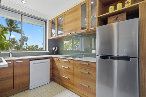 Montipora Unit 3 - In The Heart Of Airlie, Wi-fi And Netflix - Dalby Accommodation 5