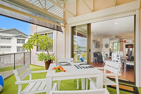Montipora Unit 3 - In The Heart Of Airlie, Wi-fi And Netflix - Dalby Accommodation 1