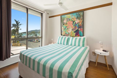 Montipora Unit 3 - In The Heart Of Airlie, Wi-fi And Netflix - Dalby Accommodation 6