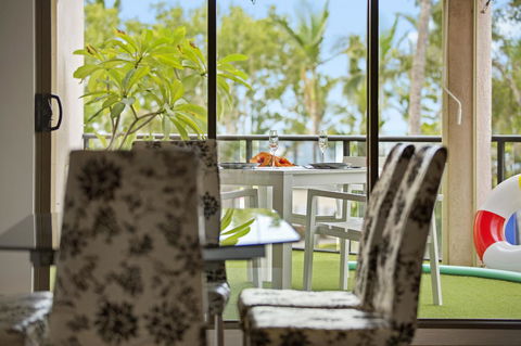 Montipora Unit 3 - In The Heart Of Airlie, Wi-fi And Netflix - Dalby Accommodation 2