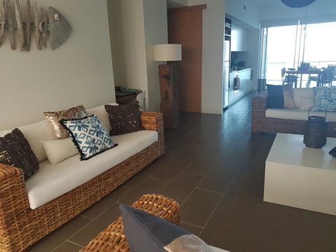 Penthouse On Bright Point - Dalby Accommodation 4