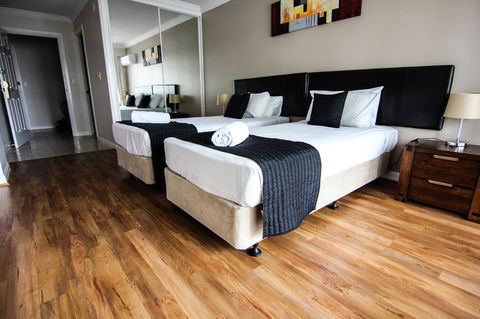 The Phoenician Resort - Dalby Accommodation 3