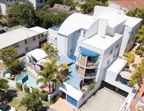 Surfers Beach Resort One - Dalby Accommodation 1