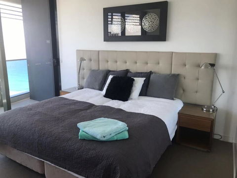 Luxury 3 Bedroom In Heart Of Broadbeach - Dalby Accommodation 20