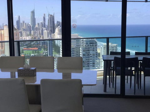 Luxury 3 Bedroom In Heart Of Broadbeach - Dalby Accommodation 12