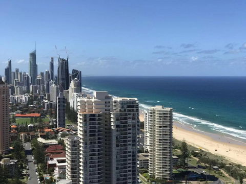 Luxury 3 Bedroom In Heart Of Broadbeach - Dalby Accommodation 1