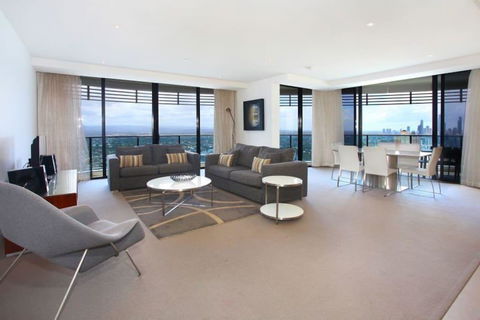 Luxury 3 Bedroom In Heart Of Broadbeach - Dalby Accommodation 3
