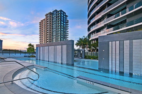 Luxury 3 Bedroom In Heart Of Broadbeach - Dalby Accommodation 5