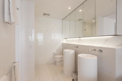 Luxury 3 Bedroom In Heart Of Broadbeach - Dalby Accommodation 4