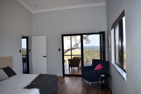 Ironbark House - Dalby Accommodation 42