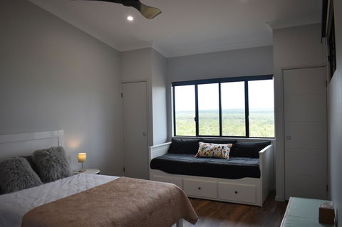 Ironbark House - Dalby Accommodation 36