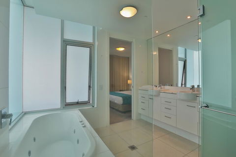 Reflection On The Sea - Dalby Accommodation 11