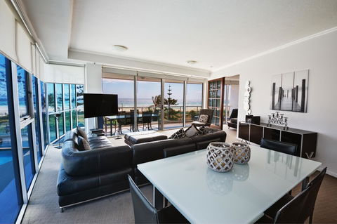 Reflection On The Sea - Dalby Accommodation 40