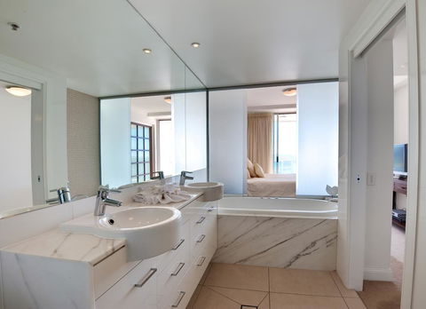 Reflection On The Sea - Dalby Accommodation 31