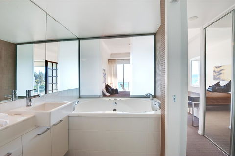 Reflection On The Sea - Dalby Accommodation 1
