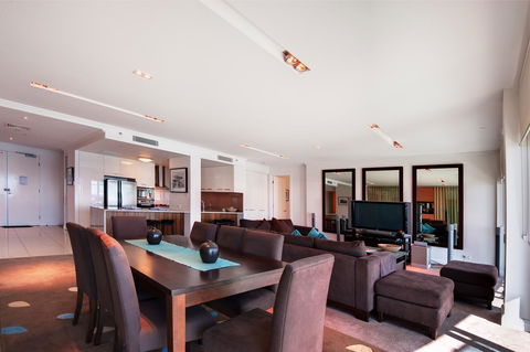 Reflection On The Sea - Dalby Accommodation 14